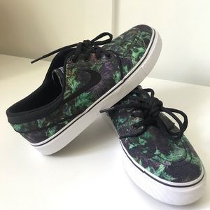 Youth NIKE SB Stefan Janoski sneaker!